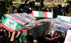 ايران : تشييع رفات 65 من شهداء الحرب العراقية ضد الجمهورية الاسلامية