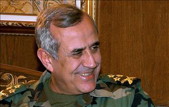 سليمان لـ&laquo;السفير&raquo;: لن أنتظر الرئاسة أكثر وسأغادر القيادة في 21 آب