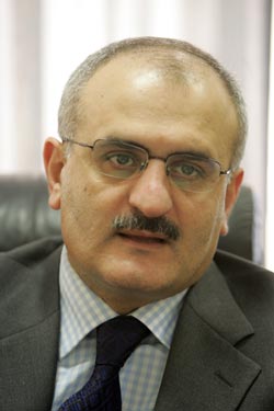 النائب علي حسن خليل لـ"الانتقاد":الانقلاب على صلاحيات الطائف خطير جداً والمعارضة ستصعّد حتى التغيير