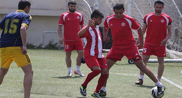 بالصور  : منتخب لبنان لكرة القدم يستأنف تمارينه 