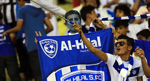 بالصور : جماهير الهلال تواكب الفريق في لقاء السد 