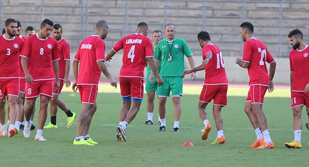 بالصور : منتخب لبنان لكرة القدم يستعد للقاء فلسطين
