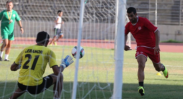 بالصور : منتخب لبنان لكرة القدم يستعد للقاء فلسطين