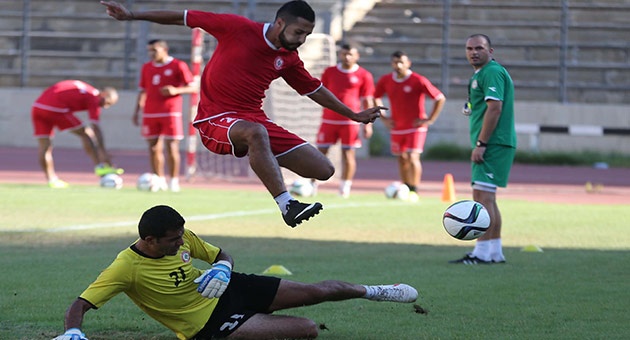 بالصور : منتخب لبنان لكرة القدم يستعد للقاء فلسطين