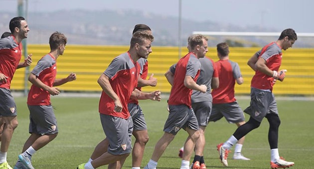 كأس السوبر الاوروبية بين برشلونة الاسباني ومواطنه اشبيلية 