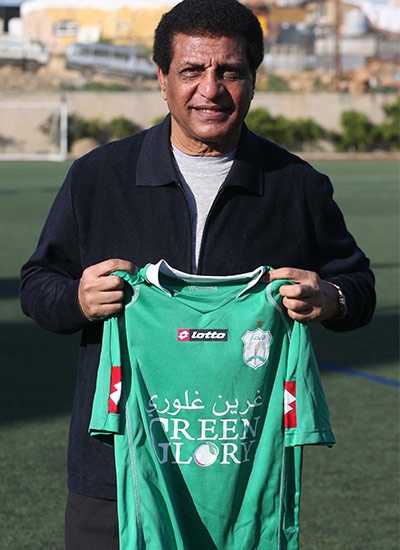 بالصور : فاروق جعفر في تمارين نادي الانصار