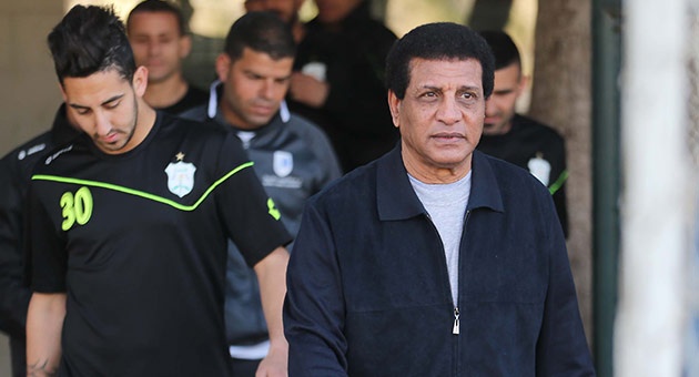 بالصور : فاروق جعفر في تمارين نادي الانصار