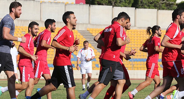 بالصور: رادولوفيتش  قاد اولى تمارين منتخب لبنان لكرة القدم