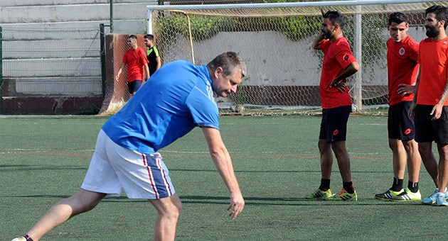 بالصور : تيتا فاليريو يقود تمارين النجمة 