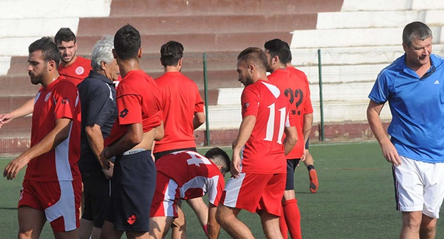 بالصور : تيتا فاليريو يقود تمارين النجمة 