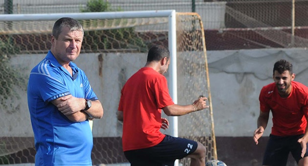 بالصور : تيتا فاليريو يقود تمارين النجمة 