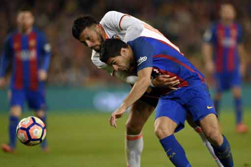 بطولة اسبانيا: برشلونة وميسي يتخطيان فالنسيا وأتلتيكو مدريد يهيمن على اشبيلية