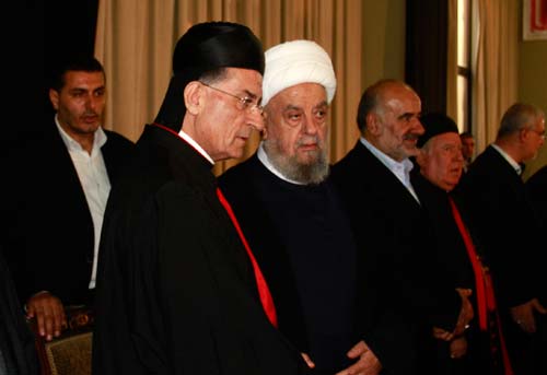 المجلس الإسلامي الشيعي الأعلى يتقبل التعازي بشهداء الرويس وطرابلس