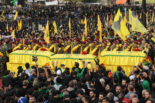 حشود غفيرة تشارك في مسيرة 13 محرم في النبطية