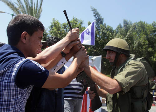 حملة في غزة تحاكي الحواجز الاسرائيلية في الضفة والقدس