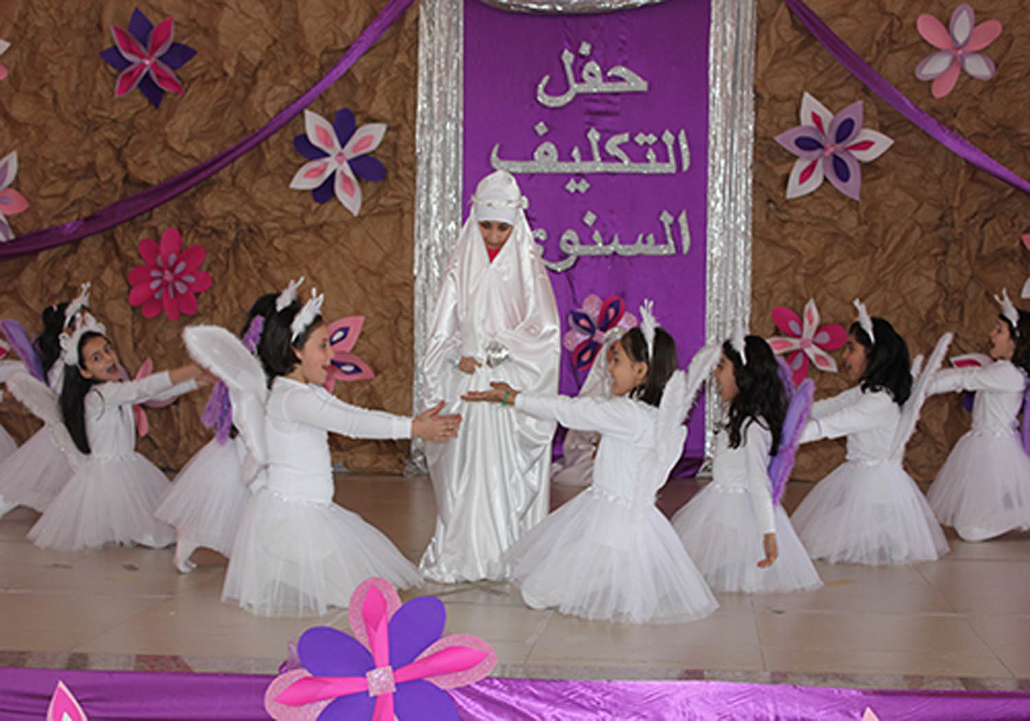 تكريم 60 فتاة بلغن سن التكليف الشرعي