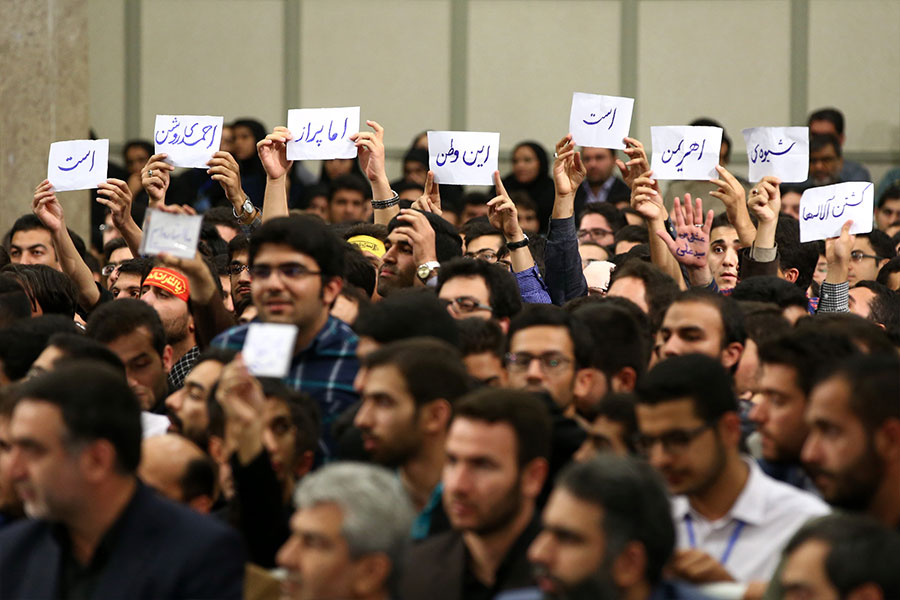 في حضرة الإمام الخامنئي: ثلة من النخبة العلمية للشباب..(2016-10-19)