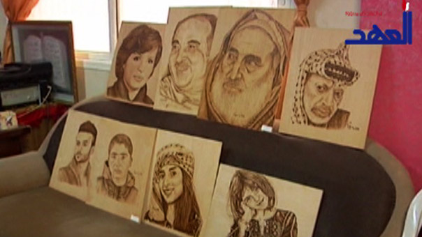من اعاقته الجسدية استخلص فناً .. الرسم بـ &rsquo;حرق الخشب&rsquo;