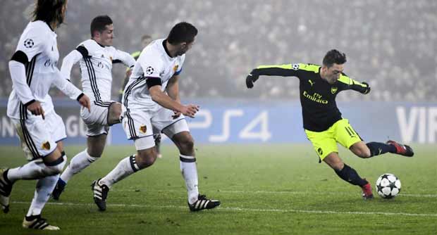  دوري ابطال اوروبا: نابولي يسقط بنفيكا ويتأهل معه وبايرن يلحق الهزيمة الاولى باتلتيكو