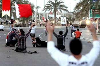 ثورة البحرين... بين خيار العنف أو المقاومة المدنية