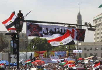 الثورة المصرية في مواجهة العسكر والقضاء: انقلاب وقح يطيح بخيارات الشعب