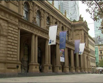 اليورو يتدهور والأزمة الأوروبية تشكل تهديداً للبلدان النامية