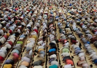 أبعاد ثلاثة للصلوات الموحدة في بغداد