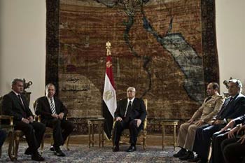 الرئيس المصري مستقبلاً وزيرا الخارجية والدفاع الروسيين التقارب المصري الروسي .. عود على ذي بدء