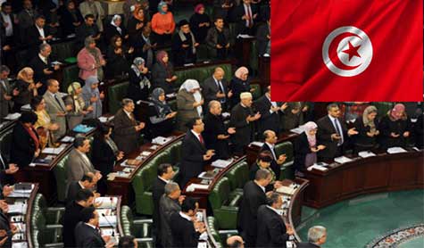 الدستور التونسي الجديد بين توافقات السياسيين ورفض الشارع
