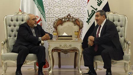 ظريف خلال لقائه زيباري في بغداد ايران تجدد دعمها ومساندتها للعراق في حربه ضد الإرهاب