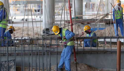 عمال في قطر اختفاء غامض لموظفين حقوقيين في الدوحة يفتح النار مجدداً على ملف ’قطر 2022’