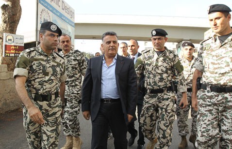 اللواء عباس ابراهيم الأمن العام يعثر على كميّة من الأسلحة والذخائر بين الصخور في كوثريّة السيّاد
