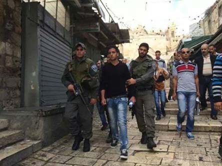 قوات الاحتلال تعتقل شاباً فلسطينياً لليوم الثالث على التوالي... شرطة الاحتلال والمستوطنون يواصلون تدنيس الاقصى