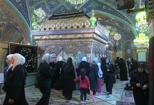 مقام السيدة زينب (ع) يغص بالمعزين من مختلف أنحاء العالم