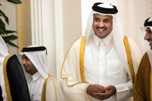 أمير قطر يعين أخاه نائباً له و&rsquo;الأمير الوالد&rsquo; يظهر بافتتاح مجلس الشورى