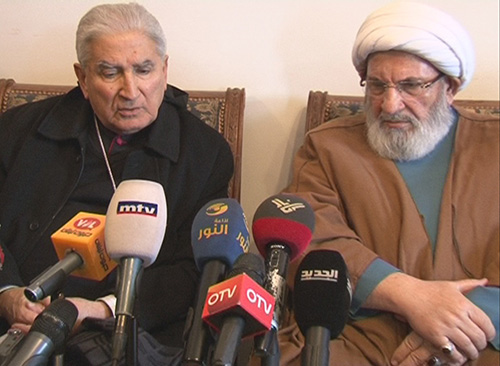 الشيخ يزبك مع المطران عطالله وفود من حزب الله زارت منزل عائلة الفخري في بلدة بتدعي معزيةً