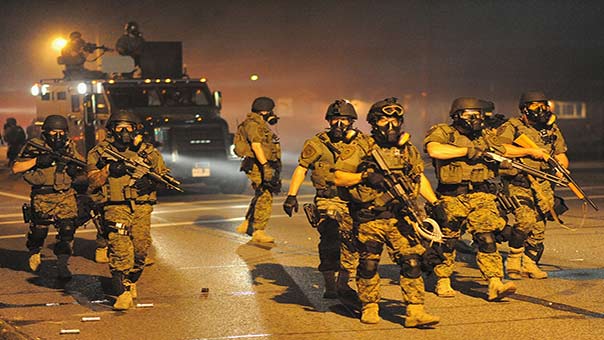 موجة العنصرية تضرب في الولايات المتحدة... قتل وقتل مضاد