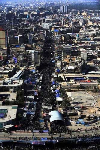 الحشود الكربلائية عشية أربعينية الامام الحسين (ع).. كربلاء تزدحم بملايين الزائرين