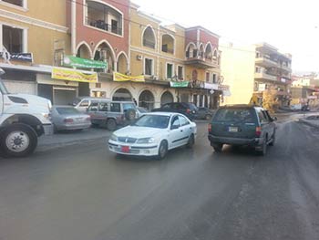 الشارع حيث وقع التفجير .. عودة الحياة الى طبيعتها عودة الاوضاع الى طبيعتها في الهرمل وإزالة آثار التفجير الانتحاري (مصور)