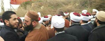 وقد المشايخ أمام وزارة الدفاع وفد امام وزارة الدفاع للمطالبة باطلاق سراح الموقوف عمر الاطرش !!