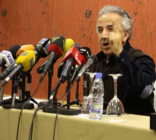 النائب الكويتي عبد الحميد دشتي يواصل نضاله الحقوقي نصرة للثورة البحرينية