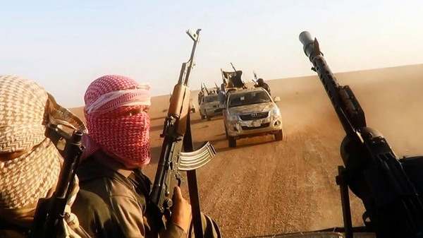 اين حكم الإسلام مما تزعمون .. &rsquo;داعش&rsquo; يعتقل 170 عراقياً بسبب راية أُحرقت!

