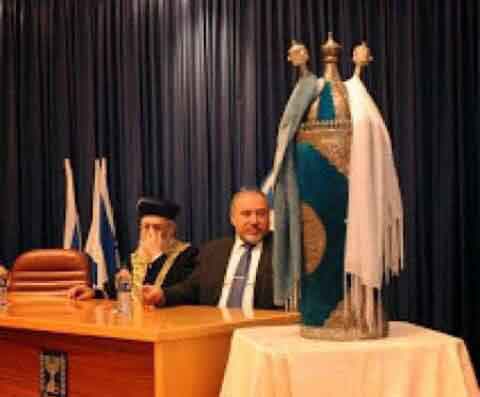&rsquo;اسرائيل&rsquo; تسرق أرشيف يهود العراق بمساعدة أمريكية!
