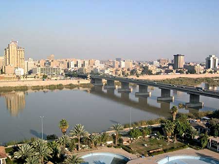 العبادي يأمر برفع حظر التجول عن بغداد للمرة الأولى منذ سبع سنوات 
