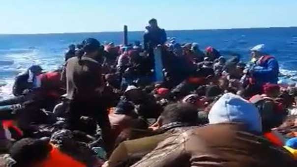 العبارة عند انطلاقها في عرض البحر مسار رحلة الموت .. من ليبيا إلى ايطاليا