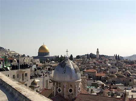 &rsquo;هآرتس&rsquo;: سياحة العرب في القدس تُنجي القطاع السياحي الصهيوني من الانهيار!