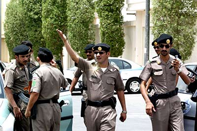  السعودية: تعزيز الإجراءات الأمنية في مراكز التسوق ومنشآت النفط