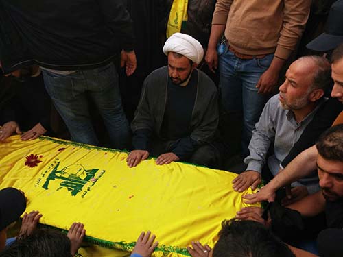 نعش الشهيد المجاهد حمزة حسين زعيتر حزب الله وأهالي مدينة بعلبك شيّعوا الشهيد المجاهد حمزة حسين زعيتر