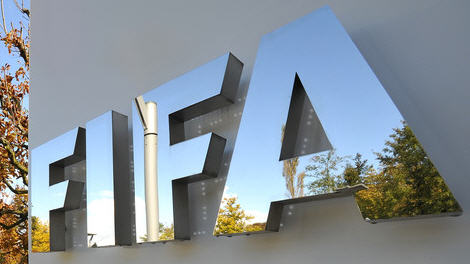 مداهمة لـ&rsquo;الفيفا&rsquo; وتحقيق بمونديالي 2018 و2022