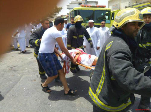 السعودية: عشرات الشهداء والجرحى بتفجير إرهابي استهدف مسجدا في القطيف.. و&rsquo;داعش&rsquo; تتبنى